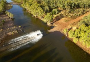 Buchanan Highway, Savannah Way driving holiday