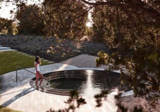 woman getting into a pool at Alba Thermal Springs