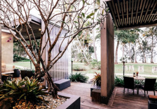 Bibesia Restaurant Castaways Resort & Spa Mission Beach