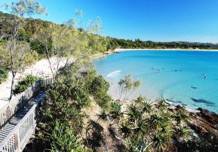 beaches byron bay
