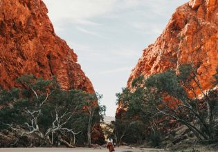 Simpsons Gap is located 18 kilometres west from Alice Springs, on the Larapinta Trail. (Image: Tourism NT and Jarrad Seng)