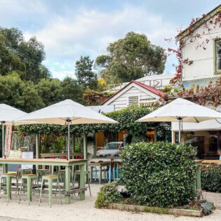 outdoor dining at Riverbank Café, Lorne