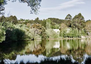 a relaxing landscape at Lake House Daylesford