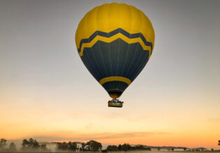 a hot air balloon in Mudgee, Balloon Aloft