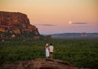 a couple admiring the scenic landscape from Nawurlandja lookout