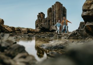 A couple explores Bombo Quarry on the Sapphire Coast, NSW