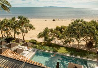 a beachfront swimming pool at Netanya Noosa