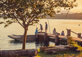 farmers returning to Wray Street Oyster Shed, Batemans Bay with fresh oysters