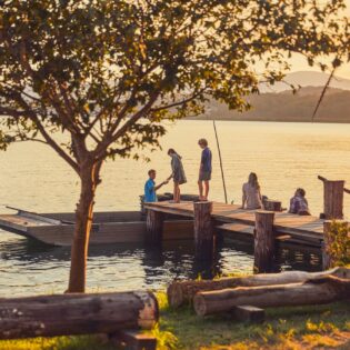 farmers returning to Wray Street Oyster Shed, Batemans Bay with fresh oysters