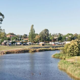 Queanbeyan Riverside Holiday Caravan Park