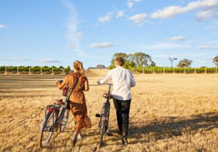 Couple cycling Mudgee vineyards with Tour De Vines