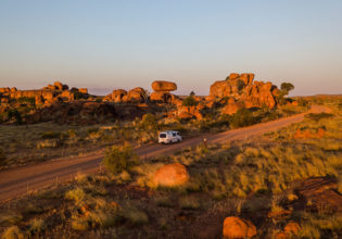 Driving to Karlu Karlu