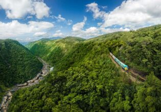 Kuranda Scenic Railway along the Barron Gorge