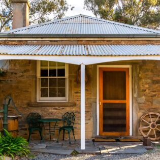 the front facade of Reilly’s Heritage B&B Cottages